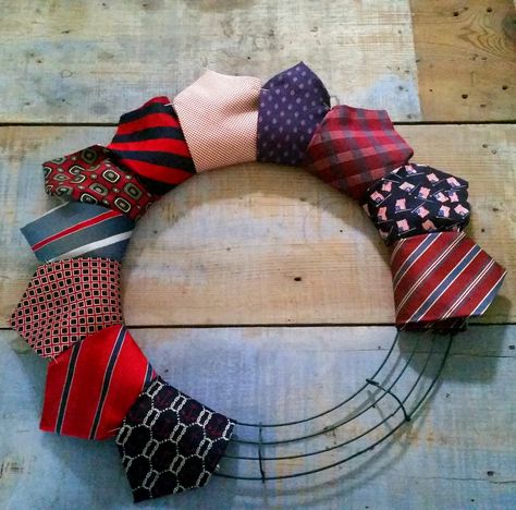 Creating a DIY patriotic July 4th wreath with repurposed thrift store neckties in red white and blue by Sadie Seasongoods / www.sadieseasongoods.com Tie Wreath, Diy Necktie Projects, Diy Patriotic Wreath, Necktie Quilt, Tie Pillows, Necktie Crafts, Patriotic Wreaths, Tie Ideas, Old Ties