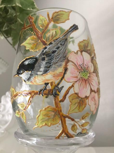 Glass Painting Birds, Glass Painting Designs On Mirror, Painting On Glass Cups, Drawing On Glass Ideas, Glass Painting Flowers, Acrylic Glass Painting Ideas, Glass Painting Ideas, Painting Glass Jars, Glass Painting Patterns