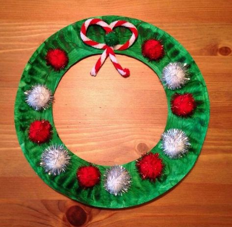 Paper Plate Wreath, Julkransar Diy, Plate Wreath, Christmas Wreath Craft, December Crafts, Christmas Crafts For Toddlers, Preschool Christmas Crafts, Christmas Arts And Crafts, Christmas School