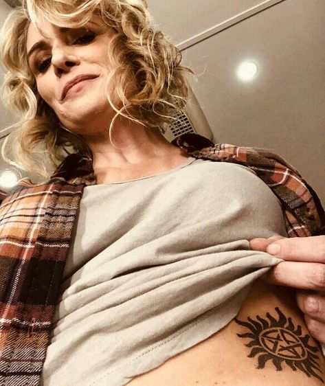 Supernatural Mary, Winchester Brother, Mary Winchester, Supernatural Tattoo, Samantha Smith, Cast Photos, What Is My Life, Tv Supernatural, Supernatural Memes