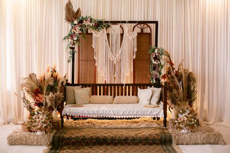 Pelamin Tunang Simple Klasik, Pelamin Klasik Tradisional Melayu, Malay Wedding Pelamin Simple, Malay Wedding Pelamin Rustic, Pelamin Rustic, Pelamin Klasik, Raya Deco, Diy Pelamin, Pelamin Tunang