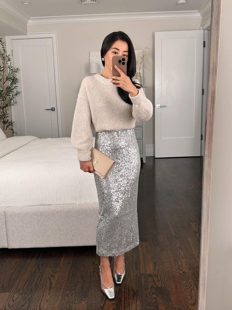 Office Holiday Party Outfit, Sequin Skirt Outfit, Office Party Outfits, Outfits New Year, Sequin Midi Skirt, New Years Outfit, Christmas Party Outfits, Eve Outfit, Christmas Style