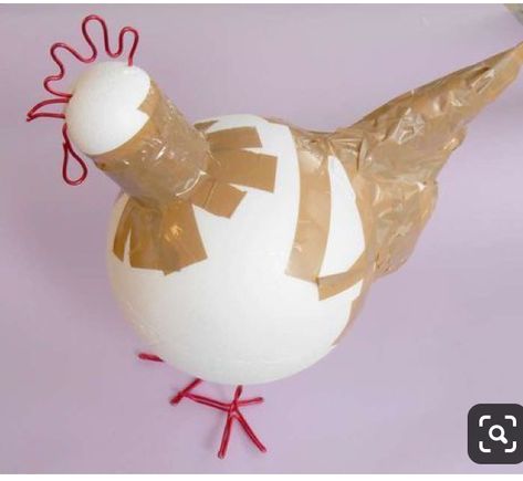 Dekoratívne Vence, Paper Mache Projects, Kraf Kertas, Paper Mache Animals, Paper Mache Clay, Chicken Crafts, Decorating Home, Home Decor Ideas Living Room, Paper Mache Sculpture