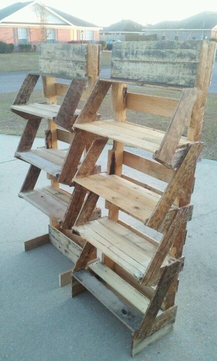 zapateros botas entrada Diy Pallet Decoration, Wood Projects Plans, Budget Garden, Market Ideas, Pallet Creations, Pallet Decor, Into The Wood, Pallet Shelves, Pallet Crafts