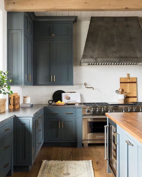 Hilary Farr on Instagram: “What a handsome color palette! Would adore cooking in this space!  #Repost @studiomcgee ・・・ 📷: @lucycall” Sm Ranch House, Rustic Home Interiors, Blue Kitchen Cabinets, Beautiful Kitchen Designs, Classic Kitchen, Blue Cabinets, Kitchen Farmhouse, Up House, Blue Kitchen