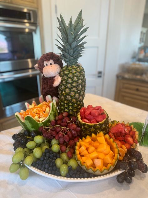 Monkey Fruit Tray, Shower Fruit Tray, Baby Shower Fruit Tray, Shower Snacks, Moana Birthday Party Theme, Safari Baby Shower Boy, Theme Snack, Baby Shower Fruit, Baby Zoo