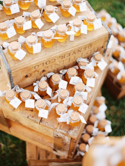 Honey Unusual Wedding Favours, Summer Wedding Favors, Summer Favors, Wedding Favor Table, Honey Wedding Favors, Creative Wedding Favors, Honey Wedding, Inexpensive Wedding Favors, Boda Diy