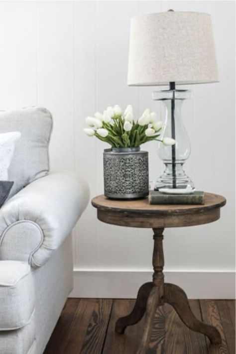 Do you have some free time and want to build your own DIY side table to save some money!? These super helpful tutorials and examples will give you the inspiration you need to get started! #diy #diyfurniture #sidetable #diyideas #diyproject Round Side Table Decor, Side Table Decor Ideas, Wood Makeover, Side Table Decor Living Room, Small Round Side Table, Side Table Styling, Side Table Makeover, Small Accent Tables, Diy Side Table