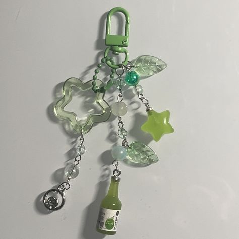 Soda Bottle Keychains Price $9.5 + Shipping DM or use link in bio to purchase [Slide 2] Blue Soda xx avail xx [Slide 3] Pink Soda xx sold out xx [Slide 4] Green Soda xx avail xx [Slide 5] Red Soda xx avail xx [Slide 6] Orange Soda xx avail xx tags 🏷️ #explore #explorepage #smallbusiness #smallbusinessowner #smallhusinessowners #smallbusinesssupport #handmade #jewelry Red And Green Jewelry, Cute Keychain Ideas, Green Blue Aesthetic, Green Keychain, Keychain Aesthetic, Pink Soda, Clay Keychain, Orange Soda, Green Bracelet