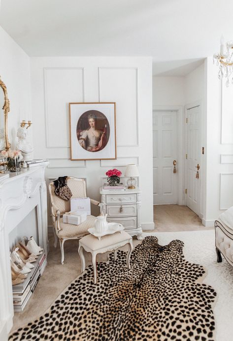 A beautiful Parisian & Versaille themed bedroom makeover – J'adore Lexie Couture Versailles Inspired Bedroom, French Feminine Bedroom, French Themed Bedroom, Vintage Glam Bedroom, Parisian Room, Parisian Bedroom, Parisian Decor, Glam Bedroom, Smart Tiles