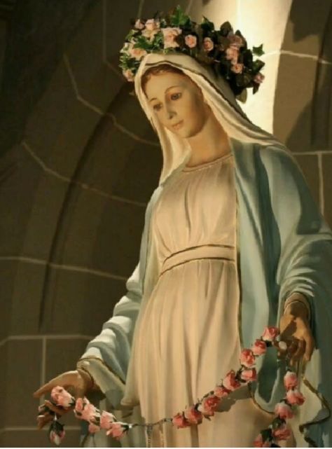 Mother Mary Costume, Mary Queen Of Heaven, Mary Costume, Mary Jesus Mother, Monday Prayer, Jesus Mother, Mother Mary Images, Queen Of Heaven, Blessed Mother Mary