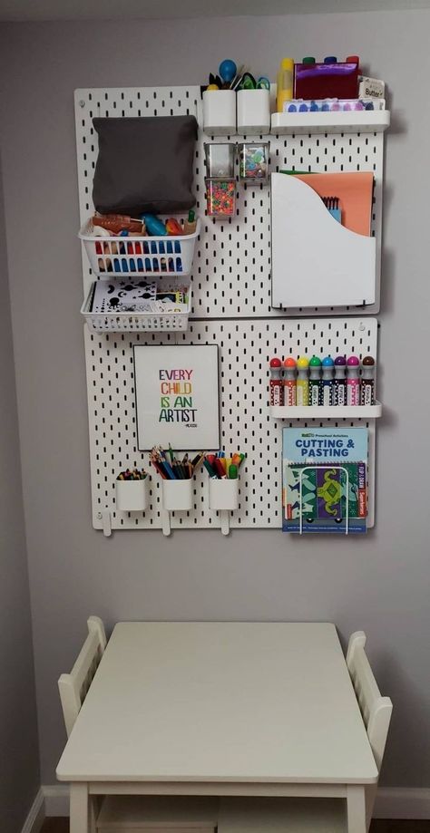 Ikea Skadis Kids Room, Pegboard In Playroom, Kid Art Supply Storage, Ikea Pegboard Art Supplies, Homeschool Pegboard Ideas, Pegboard Art Display, Ikea Pegboard Playroom, Ikea Art Desk, Ikea Childroom Ideas