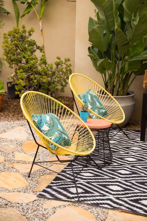 Kids Outdoor Chairs, Mid Century Patio Furniture, Caroline Lee, Acapulco Chair, Retro Renovation, Relaxing Chair, Patio Lounge, Patio Makeover, Decor Guide