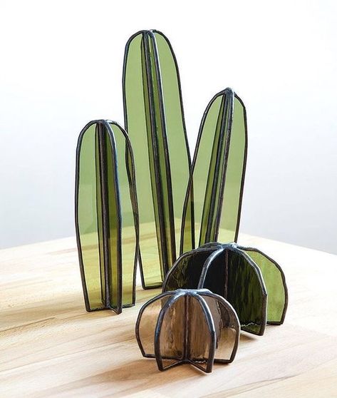 Stained Glass How To, Stained Glass Plants, Glass Tile Art, Stained Glass Ideas, Stained Glass Succulent, Glass Succulents, Nature And Architecture, L'art Du Vitrail, Glass Cactus