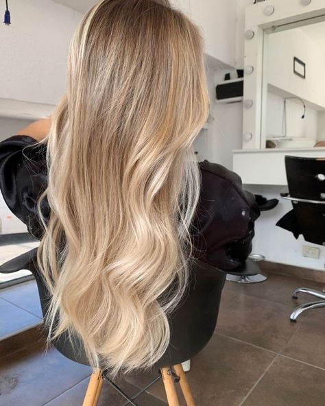 West Label Hair Extensions on Instagram: “Chardonnay and beach babe shades for this look 🤎🤎🤎. GET THE LOOK 🔝🔝🔝 #styleinfluencer #fashionblogging #styleblogger #fashionist…” Blond Hair Babylights, Blond Balayage Hair Straight, Bright Blonde Low Maintenance, Balayage With Babylights Blonde, Lived In Blonde Babylights, Reverse Bayalage Blonde, Long Balayage Hair Blonde, Blonde Balayage 2023, 2023 Blonde Balayage