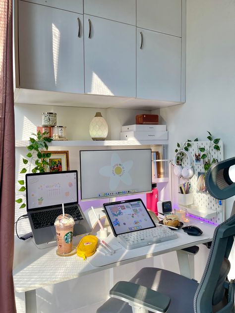 Work Set Up Aesthetic, Aesthetic Workspace Home Office, Standing Desk Aesthetic White, Mac Desk Setup Aesthetic, Desktop Set Up, Modern Home Entrance, Finds Aesthetic, Modern Entry Doors, Desk Aesthetic