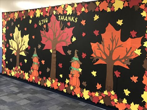 Autumn Decor For Kindergarten, Autumn Decor Kindergarten, Autumn Ideas Decoration Kindergarten, Autumn Wall Decorations Kindergarten, Fall Tree For Classroom Wall, Fall Office Decorations, Fall Festival Decorations, Flower Crafts Kids, Fall Party Decorations