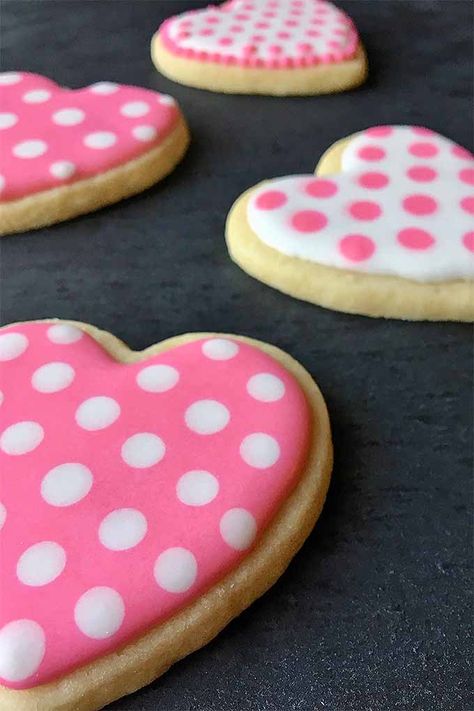 Want to make something sweet for your sweetie on Valentine’s Day? Take a bite into our tutorial for making themed sugar cookies with royal icing. Use our easy techniques to create designs that are sure to make their hearts melt. Read more now on Foodal. Heart Treats, Heart Cookies Decorated, Plain Sugar Cookies, Valentine Decor Ideas, Royal Frosting, Cookie Decorating Tips, Valentine Cookies Decorated, Heart Sugar Cookie, Cookies Valentines