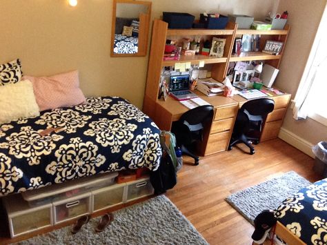 Miami university Peabody hall dorm room Dorm Room Organization Storage, Dorm Room Setup, Dorm Layout, Dorm Room Essentials List, Dorm Room Organization Diy, Dorm Room Necessities, Bohemian Bedrooms, Dorm Room Layouts, Dorm Room Furniture