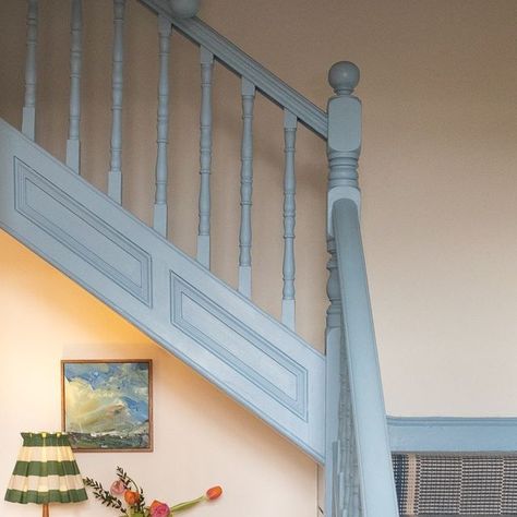 Lick on Instagram: "Blue 04 staircase, swoon.   Designed by @elizabethstanhope alongside White 03 walls.   #hallwaydesign #homeinspiration" Halls Stairs And Landing Ideas, Colored Staircase, Painted Railing, Wooden Painted Stairs, Painted Railings For Stairs, French Blue Hallway, Blue Bannister, Coloured Bannister Ideas, Blue Skirting Boards