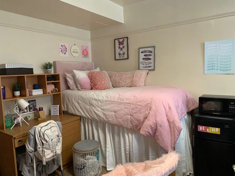 Florida State University Reynolds Hall #dormroom, #fsudorm, #floridastate, #reynoldshall Fsu Dorm, Pink Dorm Rooms, University Dorm, Pink Dorm, University Dorms, Dorm Inspiration, Dorm Room Ideas, Dorm Room Inspiration, Florida State University