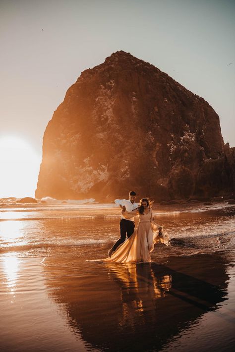 Ocean Wedding Photography, Cannon Beach Oregon Wedding, Beach Wedding Elopement Ideas, Oregon Beach Photoshoot, Cannon Beach Photoshoot, Beach Elopement Aesthetic, Pnw Beach Photoshoot, Pnw Beach Wedding, Beach Elopement Photography