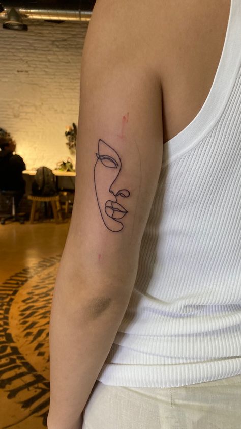 Tattoo Ideas Big Women, Abstract Minimalist Tattoo, Face Fine Line Tattoo, Abstract Faces Tattoo, Minimal Face Tattoo, Faces Tattoo Minimalist, Abstract Tattoo Designs Minimalist, Outline Face Tattoo, Minimalist Face Tattoo