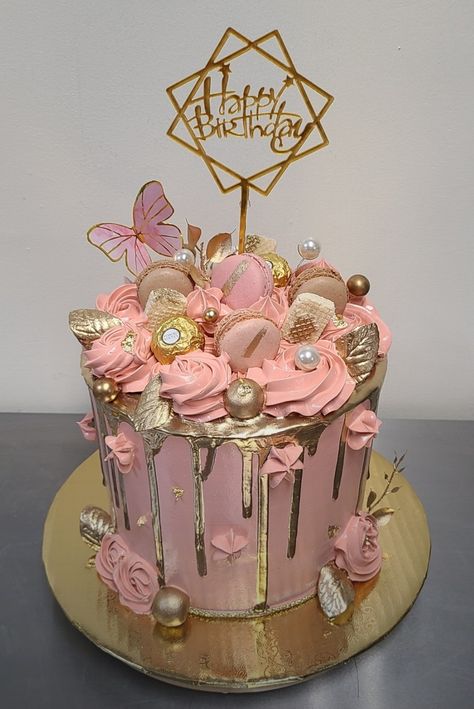 Pink And Gold Bday Cake, Blush Pink And Gold Birthday Cake, Girly 18th Birthday Cake, 42nd Birthday Cake Ideas For Women, 18tj Birthday Cake, Pink Boujee Birthday Cake, 17tg Birthday Cake, Birthday Cakes For 22 Year Old Woman, Cake Designs For 17th Birthday Girl