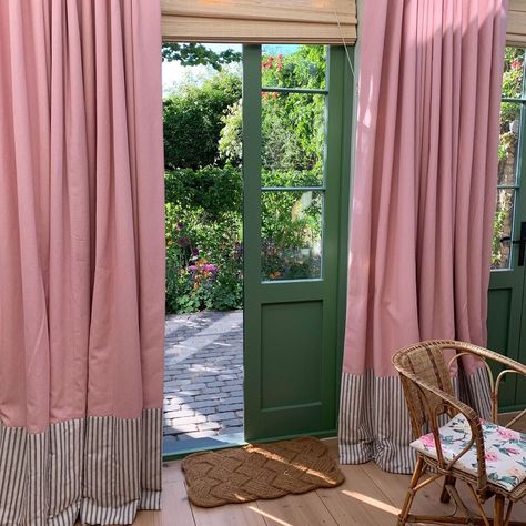 Matilda Goad on Instagram: “Ventured out of my bed with the little one and the garden has exploded with colour, forever thankful for all your help @butterwakefield” Pelmet Designs, Creative Window Treatments, Matilda Goad, Dining Room Window Treatments, Window Treatments Sheer, Bay Window Curtains, Georgian Interiors, Dining Room Windows, Colour Mixing