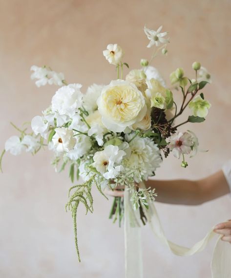 European Wedding Bouquet, Wedding Bouquets Traditional, Wedding Flowers For Sage Green Theme, Ranaculus Bouquet White, Romantic White Bouquet, Garden Bridesmaid Bouquet, May Flowers In Season Wedding Bouquets, Pale Wedding Flowers, Light Wedding Bouquet