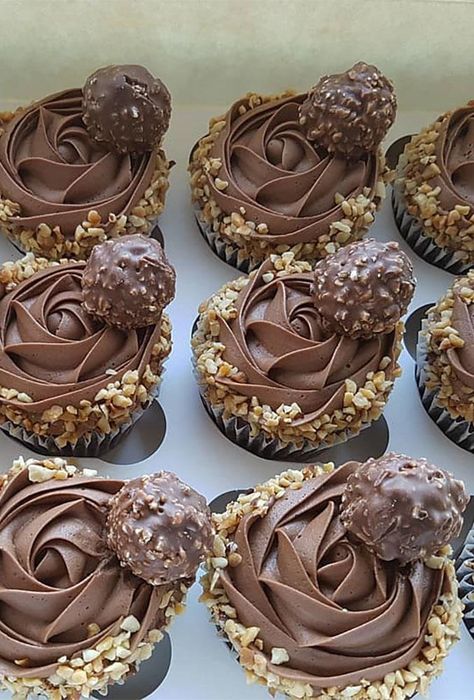 42 Chocolate Wedding Cupcake Ideas You Must See | Wedding Forward Creative Cupcake Recipes, Jumbo Cupcakes, Cupcake Decorating Tips, Fancy Cupcakes, Chocolate Wedding, Cupcake Cake Designs, Gourmet Cupcakes, Chocolate Wedding Cake, Cupcake Flavors