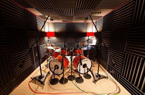 Looking to set up a drum room? We’ve got you covered! Follow these easy tips to improve the acoustics of your drum room! http://www.audimuteacousticpanels.com/blog/how-to-set-up-a-drum-room/ Room Soundproofing, Drum Room Ideas, Home Recording Studio Equipment, Drum Studio, Studio Music Room, Sound Panels, Drums Studio, Recording Studio Equipment, Music Portrait