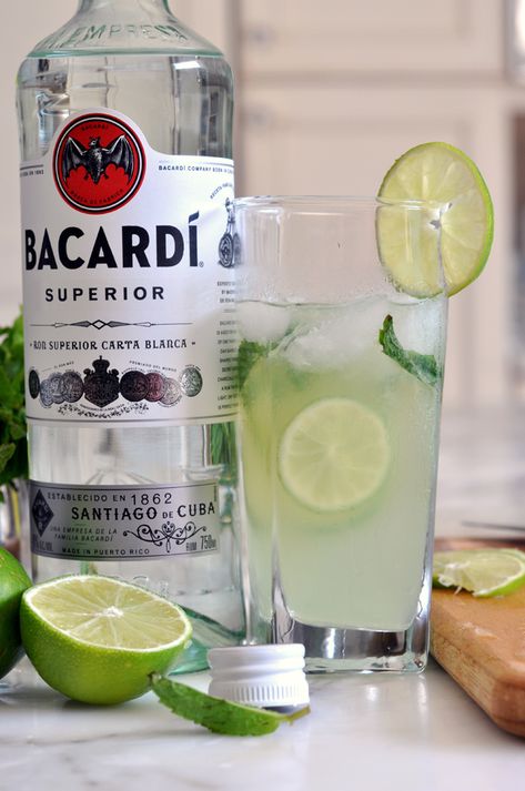 Bacardi Rum Drinks, Drinks With Bacardi Rum, Mojito Tattoo, Bacardi Drinks, Mojito Party, Mojito Recipe Pitcher, Rum Drinks Easy, Mojito Recipe Classic, Bacardi Cocktail