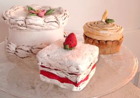 paper mache cakes... Paper Cakes, Addams Family Musical, Cafe Interiors, Eco Gift Wrapping, Felt Food Diy, Christmas Candies, Ceramic Food, Clay Cake, Craft Clay