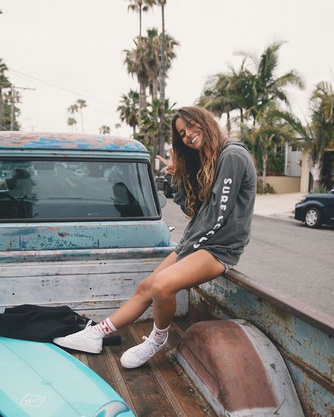 Surfer Boys Style, Skate Outfits, Surfer Outfit, Surfer Girl Outfits, Surfer Girl Aesthetic, Brand Merch, Surfergirl Style, Socal Style, Girls Football Boots