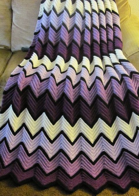 Wavy Ripple vs. sharp chevron - Crochet ... Ripple Stitch, Afghans Crochet, Chevron Crochet, Crocheted Blanket, Crochet Afgans, Manta Crochet, Afghan Patterns, Afghan Crochet Patterns, A Blanket