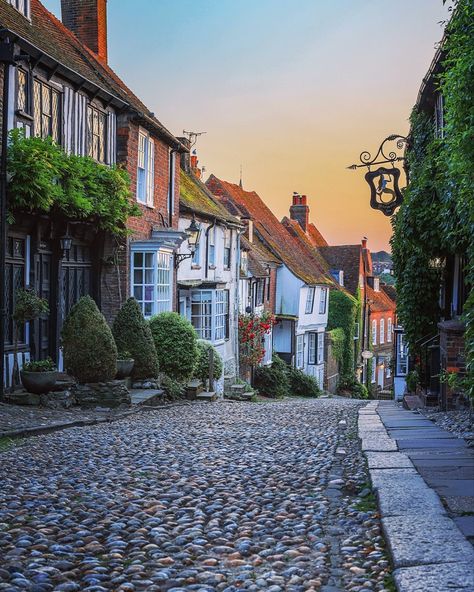 Rye England, Rye Sussex, Places In England, London Dreams, Sussex England, Me Photo, Cultural Architecture, Travel Locations, Beautiful Mermaids