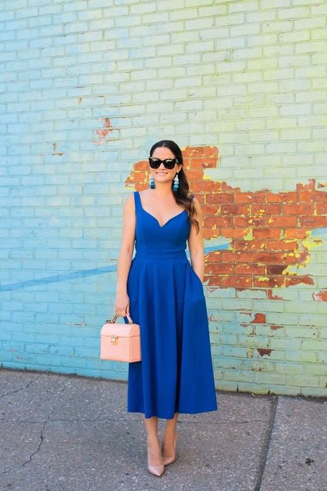 Move out of the way LBD! Make way for the little blue dress... Cobalt Blue Dress Outfit, Blue Dresses Prom, Royal Blue Dress Outfit, Boyfriend Jeans Kombinieren, Modesty Journey, Cobalt Blue Outfit, Royal Blue Dress Casual, Elegant Blue Dress, Electric Blue Dress