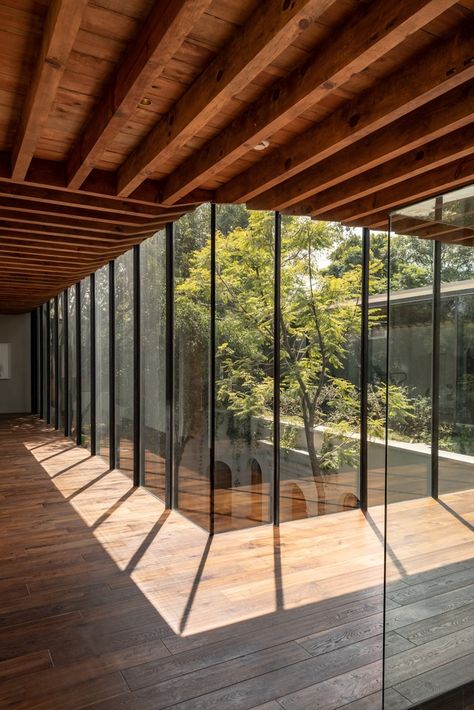 Gallery of Casa Santísimo / JJRR/Arquitectura + AREA - 4 Glass Room In House, Glass Houses Architecture, Warehouse Home Converted, Glass Courtyard, Luxury House Floor Plans, Social Housing Architecture, Terrace Home, Atrium House, Atrium Design