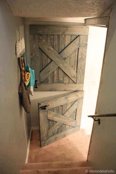 See how to make the upper portion of the Dutch door! Tips also for making last weeks baby gate! http://www.remodelaholic.com/2012/09/diy-dutch-barn-door/ 2012-09-26 10:27:59 Source: http://www.remodelaholic.com/2012/09/diy-dutch-barn-door/... Dutch Door Diy, Dutch Barn Door, Dutch Doors Diy, Barn Door Diy, Barn Door Baby Gate, Barn Door Decor, Half Doors, Door Plan, Door Diy