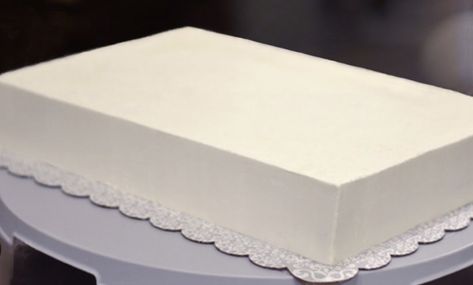 Inspo cake for wedding guests Classy Sheet Cake, Plain Sheet Cake, Icing Patterns, Artisan Cake, Full Sheet Cake, Pastel Rectangular, Smooth Buttercream, Wilton Icing, Half Sheet Cake