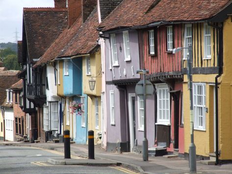 Saffron Walden Betty Neels, Rural England, Saffron Walden, Medieval Market, English Village, Lovely Places, Yellow Houses, Purple Home, Tourist Information