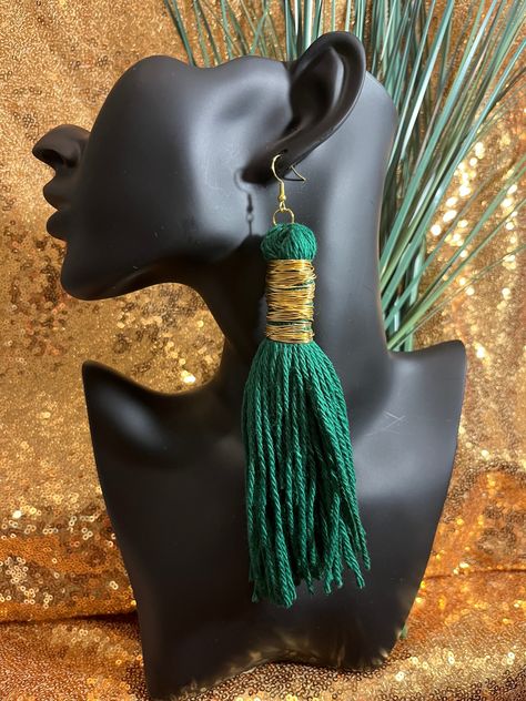 Tassel earrings with a Trendy Twist with Aluminum free hand twisted Wire Winter Reference, Diy Yarn Earrings, Yarn Tassel Earrings, Yarn Jewelry, Diy Tassels, Yarn Earrings, Earrings 2024, Diy Tassel Earrings, Yarn Collection