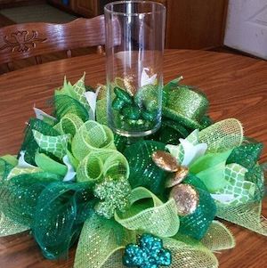 Go green with these St. Patrick’s Day decor ideas. From festive wreaths to shamrock decorations, there are plenty of DIY St. Patrick’s Day decor ideas here to inspire you. St. Patrick’s Day Party Ideas Shamrock Balloons from Oh Happy Day Paper Strip Shamrocks from Sugar Bee Crafts DIY Easy Paper Clover Ornament from Useful DIY Irish Coffee … Shamrock Decorations, Diy St Patricks Day Decor, St Patricks Decorations, St Patricks Crafts, St Patrick's Day Decorations, Etsy Diy, St Patrick's Day Crafts, Festive Wreath, Bee Crafts