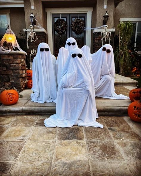 Silly Group Halloween Costumes, Group Of 4 Halloween Costumes Funny, Scary Halloween Costume Ideas Group, Halloween Ideas Group, Halloween Costume Ideas For 4 Friends, Four Person Costume Ideas, Holoween Costums Ideas Funny, Costume For Four People, Group Costume 6 People