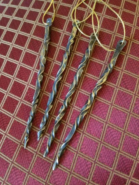 Beaded Icicles, Blacksmith Ideas, Iron Jewelry, Blacksmith Projects, Blacksmith Shop, Metal Working Projects, Glass Bottles Art, Forging Metal, Christmas Bead