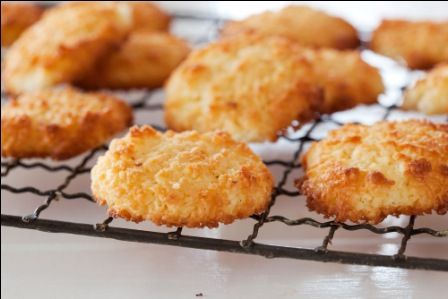 Mum's Coconut Biscuits | Recipes For Food Lovers Including Cooking Tips At Foodlovers.co.nz Coconut Biscuits Recipes, Biscuits And Cookies, Biscuit Recipes Uk, Milk Biscuits, Self Saucing Pudding, Coconut Biscuits, Anzac Biscuits, Cheese Puffs, Coconut Cookies