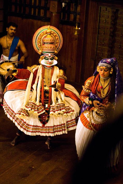 Kerala Culture Aesthetic, Onam Festival Kerala Photography, Malayali Aesthetic, Onam Dance, Onam Pics, Onam Aesthetic, Kerala Kathakali, Kerala Pictures, Kathakali Dance