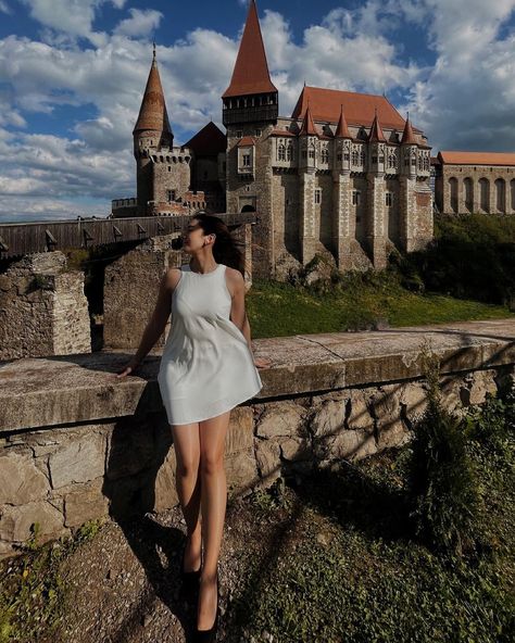 Europe Photoshoot Ideas, Solo Pose Reference, Castle Aesthetic Photoshoot, Castle Pictures Ideas, Fairytale Castle Aesthetic, Little Dress Outfit, Castle Instagram Pictures, Castle Photoshoot Ideas, Castle Photoshoot Ideas Couple