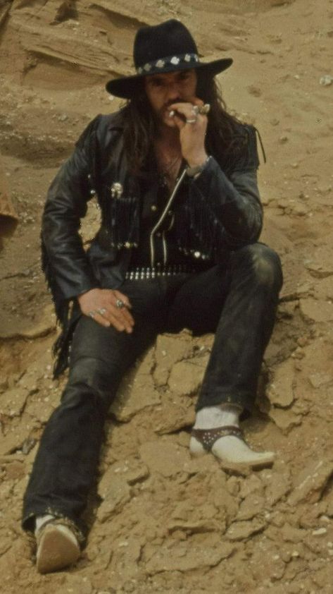 Lemmy Kilmister 70s, Metalhead Fashion, Heavy Metal Style, Metal Outfit, Lemmy Motorhead, Lemmy Kilmister, Rock N Roll Style, Heavy Rock, Thrash Metal